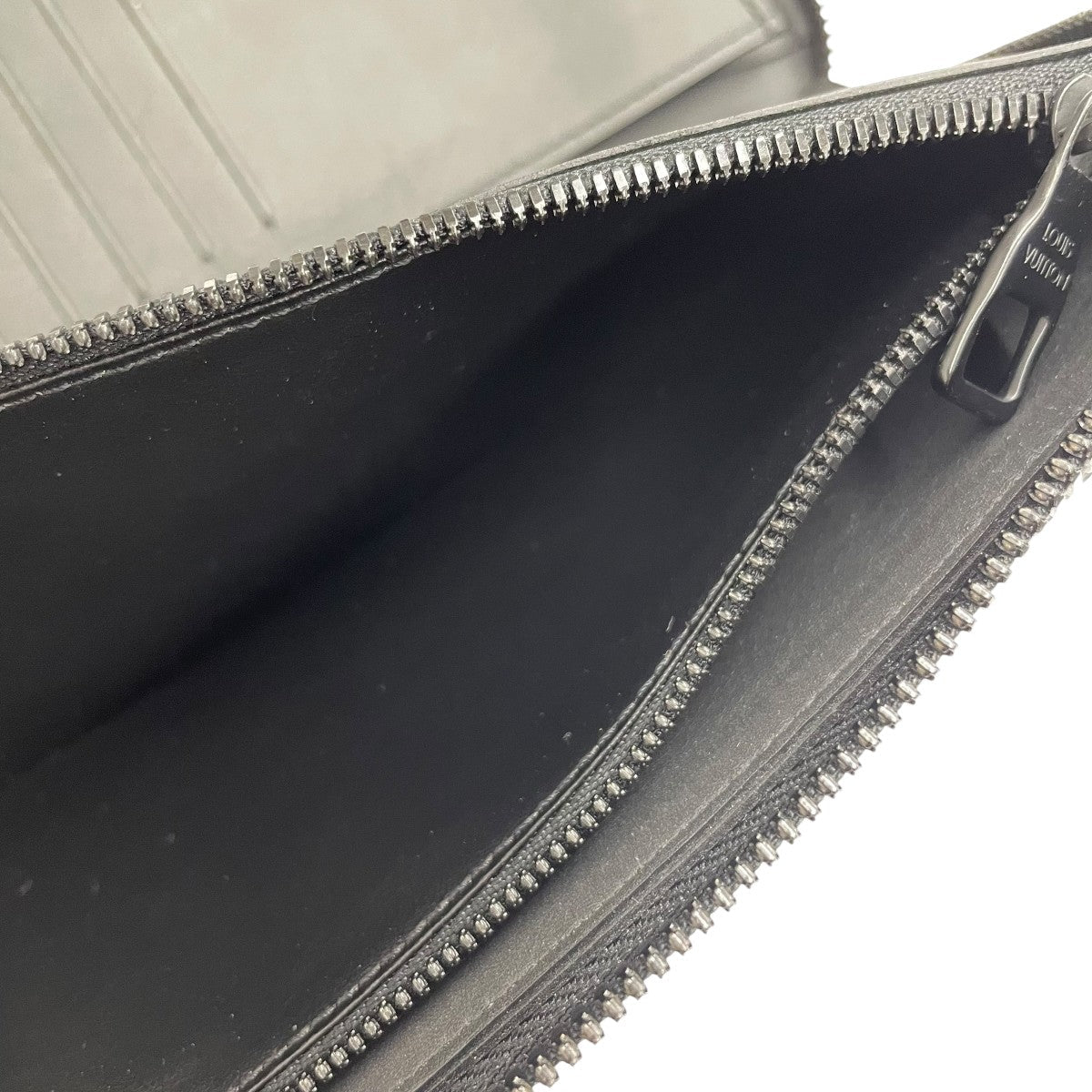 Louis Vuitton Zippy Wallet Vertical Round Long Wallet Black - Pre-owned