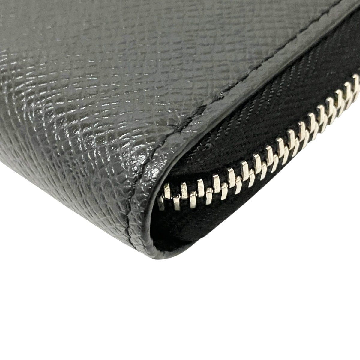 Louis Vuitton Taiga Zippy Wallet Vertical Round Zip Long Wallet Black - Pre-owned