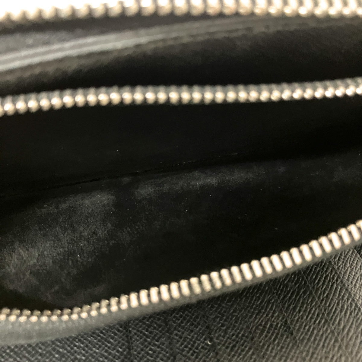 Louis Vuitton Taiga Zippy Wallet Vertical Round Zip Long Wallet Black - Pre-owned
