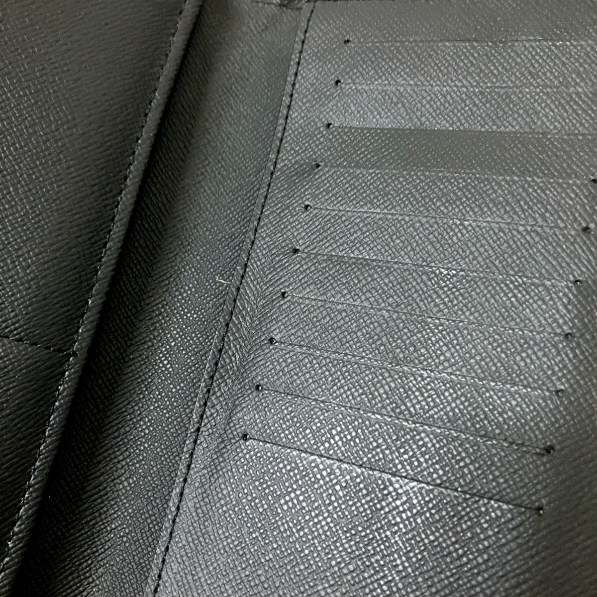 Louis Vuitton Taiga Zippy Wallet Vertical Round Zip Long Wallet Black - Pre-owned