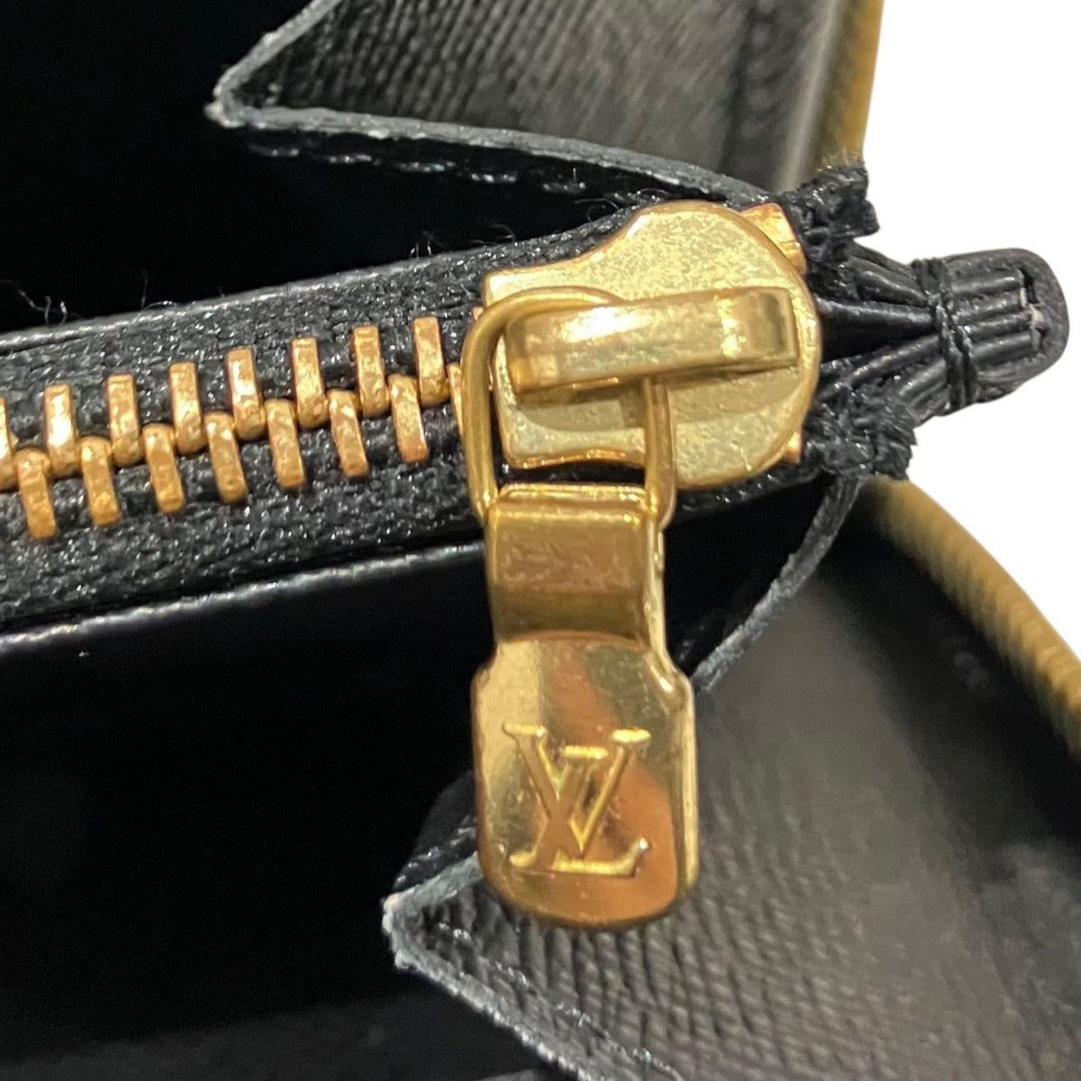 Louis Vuitton [zippy Wallet Epi] Round Zip Wallet Black - Pre-owned