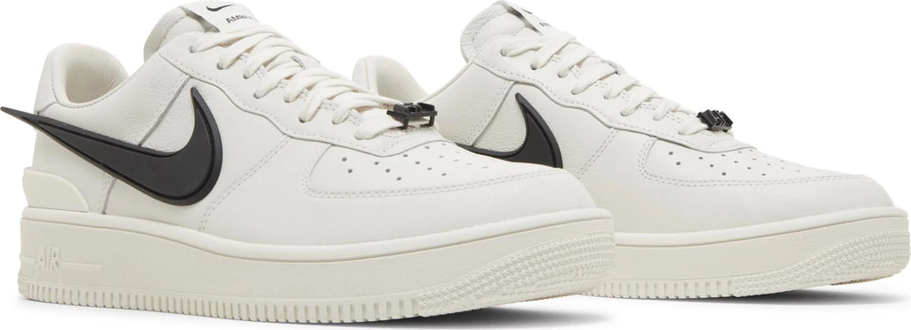 Black low top 2024 air force 1